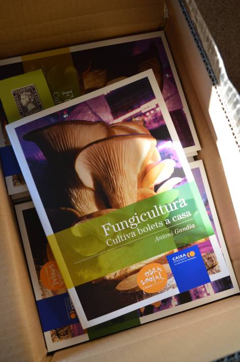 Book: "Fungicultura, cultiva bolets a casa" (written in Catalan)